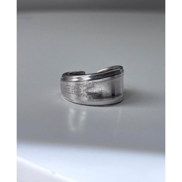 Handmade Size 8.5 Silver Plated Antique Spoon Ring: Oneida Debutante Pattern - Picture 4 of 7